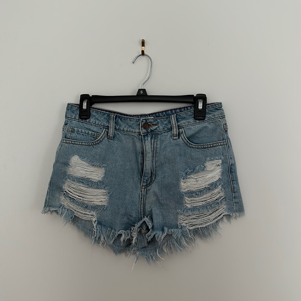 Light denim cello shorts. Size M. High wasted